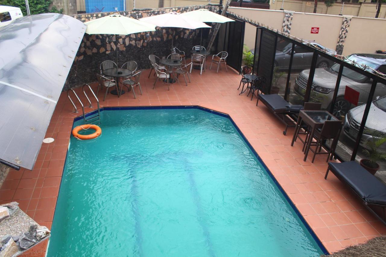 Class Suites Ikeja Exteriör bild